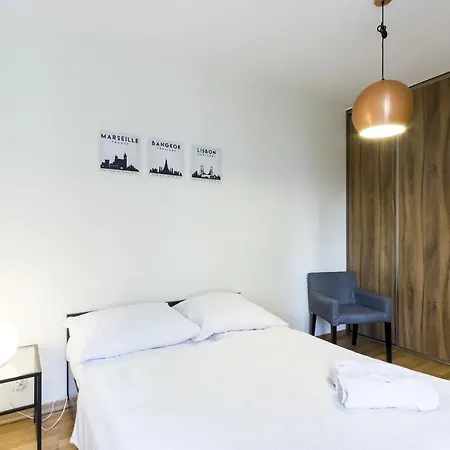 Апартаменты Big Apart-old Town- 3 Rooms- 10 People- Garage- Lift- New Building Вроцлав