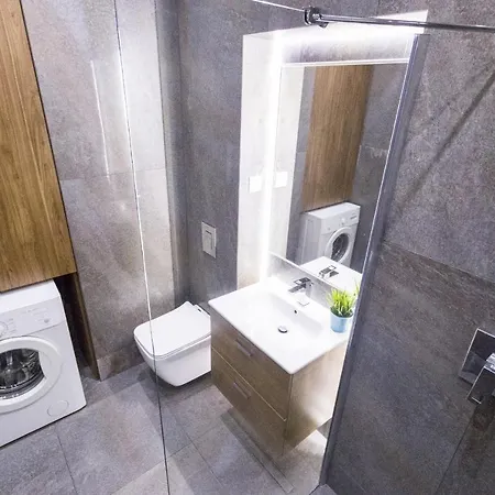 Big Apart-old Town- 3 Rooms- 10 People- Garage- Lift- New Building Apartment Breslau
