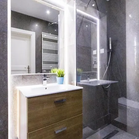 Big Apart-old Town- 3 Rooms- 10 People- Garage- Lift- New Building * Вроцлав