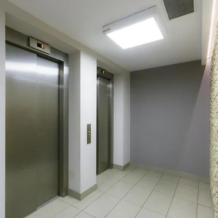 Апартаменты Big Apart-old Town- 3 Rooms- 10 People- Garage- Lift- New Building Вроцлав